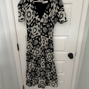 Lisa Says Gah Black & White Patterned V‑Neck Midi Dress - Seashells and Sun